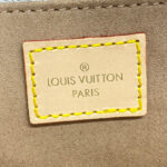Louis Vuitton Pochette Metis East West M46914 Cream